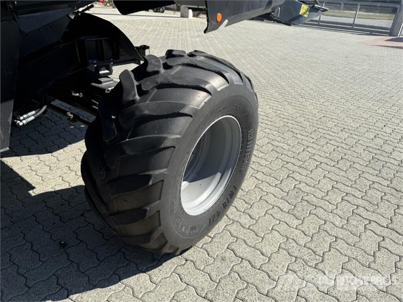 Deutz-Fahr C7205 Combine Harvester Kombájnok