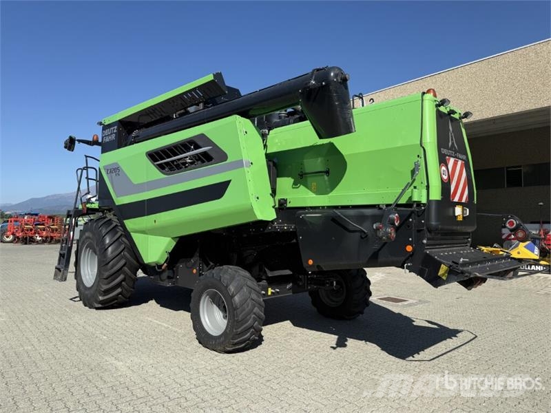 Deutz-Fahr C7205 Combine Harvester Kombájnok
