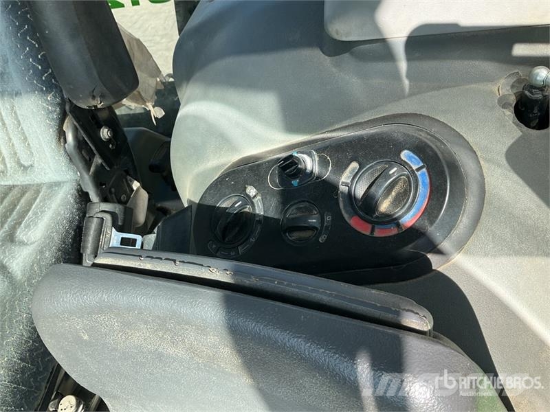 Deutz-Fahr L720 4WD Tractor Трактора