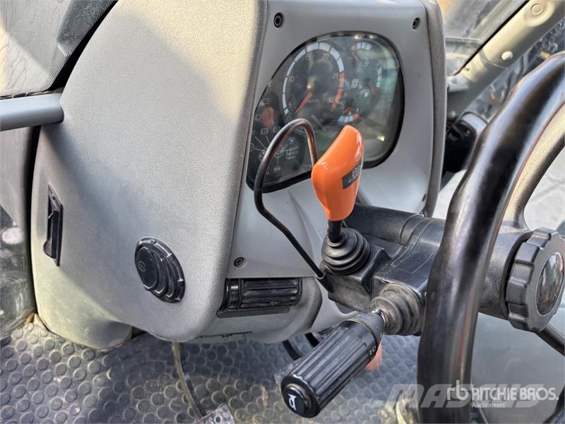 Deutz-Fahr L720 4WD Tractor Трактори
