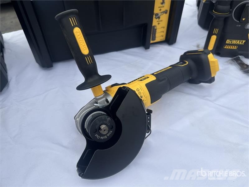 DeWalt DCK853P4T Qty of Equipment Stavebníctvo - ostatné