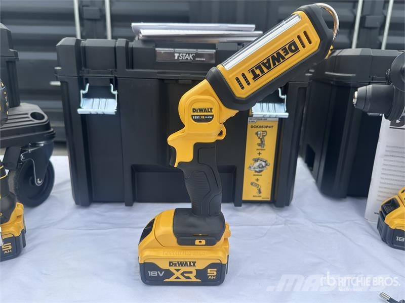 DeWalt DCK853P4T Qty of Equipment Stavebníctvo - ostatné