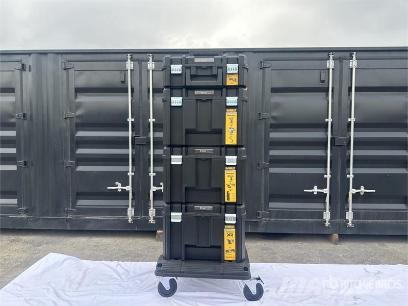 DeWalt DCK853P4T Qty of Equipment Stavebníctvo - ostatné