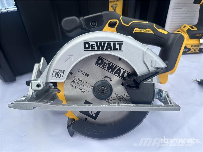 DeWalt DCK853P4T Qty of Equipment Stavebníctvo - ostatné
