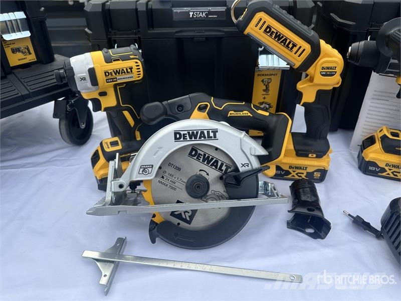 DeWalt DCK853P4T Qty of Equipment Stavebníctvo - ostatné