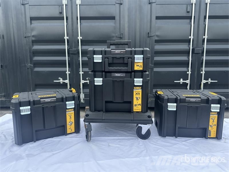 DeWalt DCK853P4T Qty of Equipment Stavebníctvo - ostatné