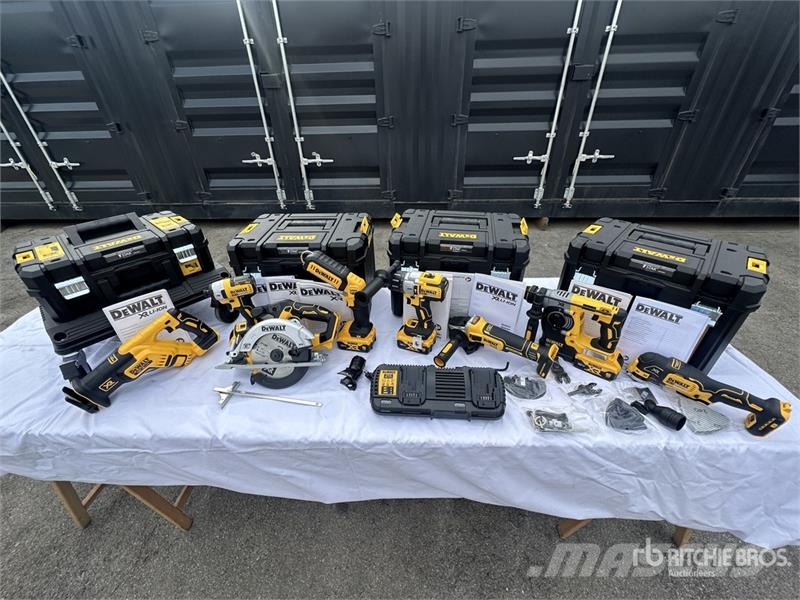 DeWalt DCK853P4T Qty of Equipment Stavebníctvo - ostatné