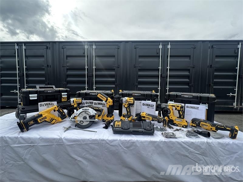 DeWalt DCK853P4T Qty of Equipment Stavebníctvo - ostatné