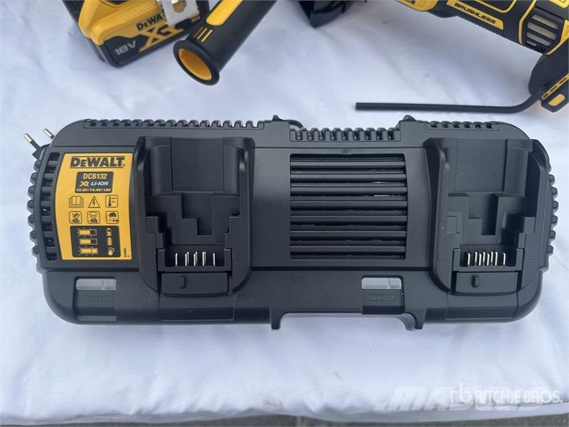 DeWalt DCK853P4T Qty of Equipment Stavebníctvo - ostatné