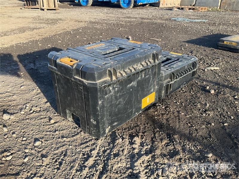 DeWalt of (2) Dewalt Cordless Hand Tools Drugi deli