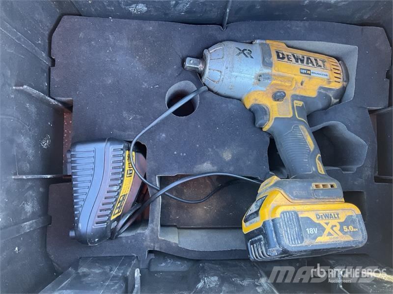 DeWalt of (2) Dewalt Cordless Hand Tools Drugi deli