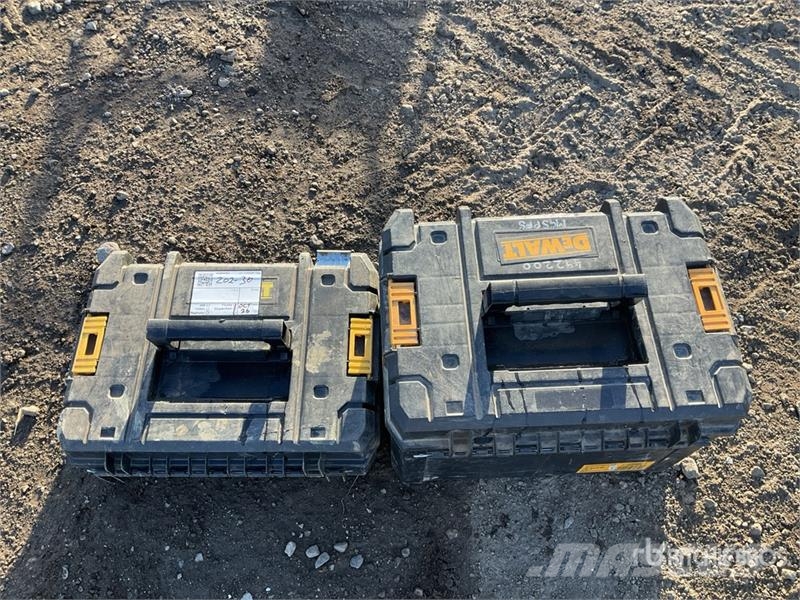 DeWalt of (2) Dewalt Cordless Hand Tools Drugi deli