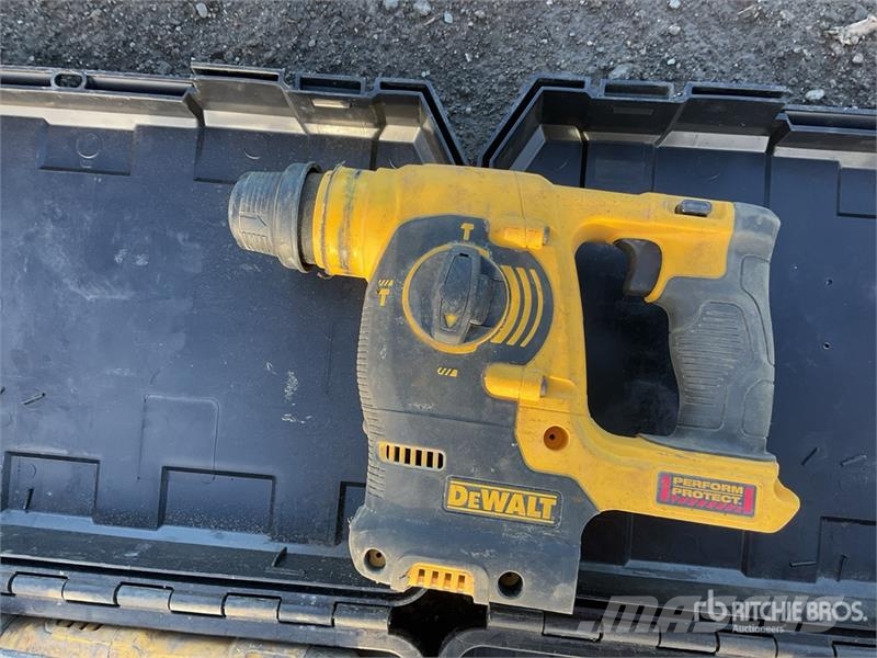 DeWalt of (3) Dewalt DCH253 Cordless Hand Tools Drugi deli