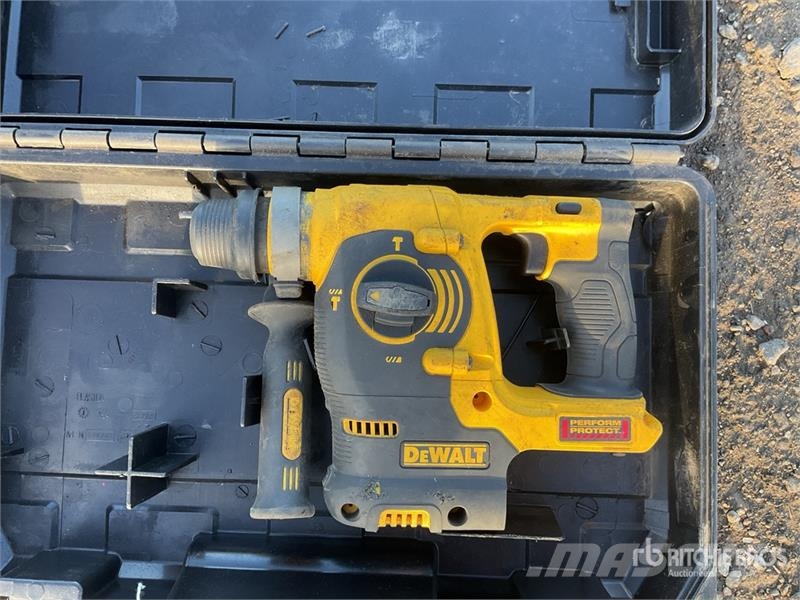 DeWalt of (3) Dewalt DCH253 Cordless Hand Tools Drugi deli