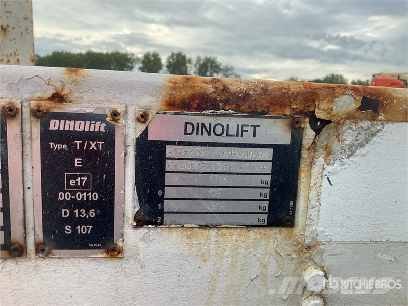 Dino 135TB Towable Lift Pótkocsira szerelt emelők és állványok