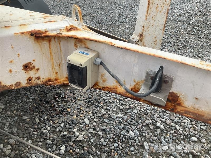 Dino 135TB Towable Lift Pótkocsira szerelt emelők és állványok