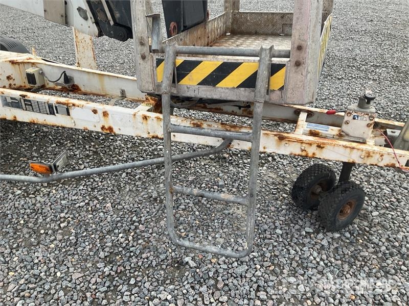 Dino 135TB Towable Lift Pótkocsira szerelt emelők és állványok
