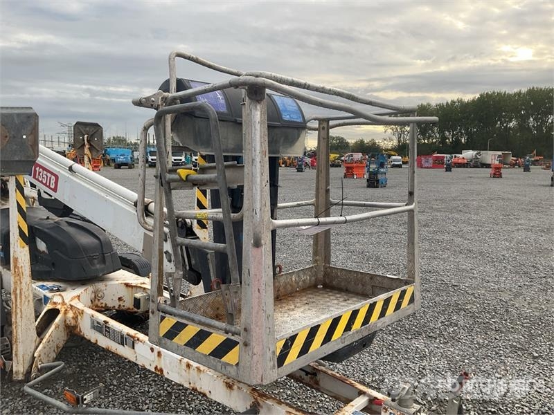 Dino 135TB Towable Lift Pótkocsira szerelt emelők és állványok