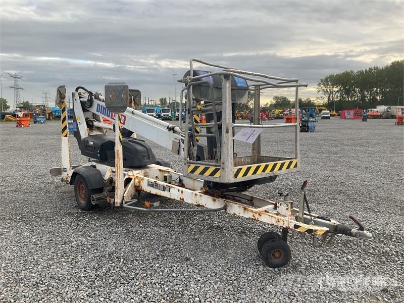 Dino 135TB Towable Lift Pótkocsira szerelt emelők és állványok