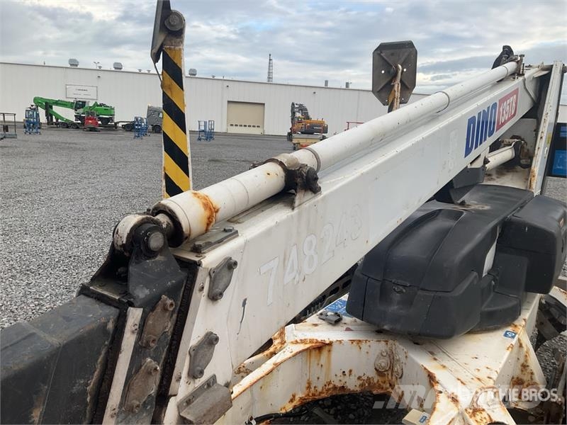 Dino 135TB Towable Lift Pótkocsira szerelt emelők és állványok