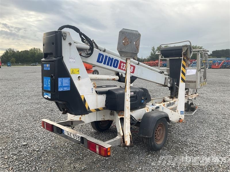 Dino 135TB Towable Lift Pótkocsira szerelt emelők és állványok
