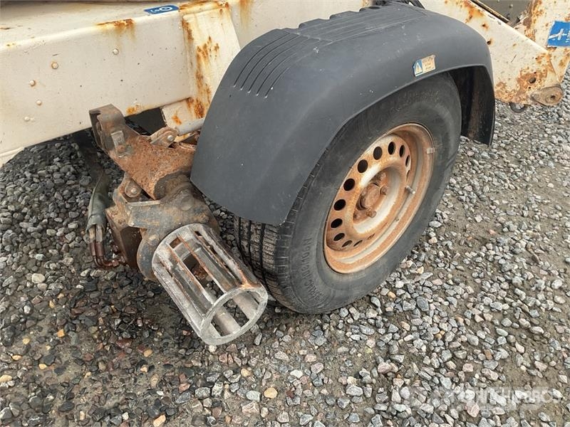 Dino 135TB Towable Lift Pótkocsira szerelt emelők és állványok