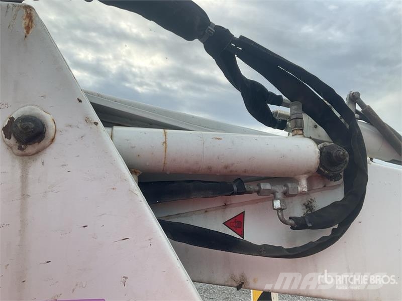 Dino 135TB Towable Lift Pótkocsira szerelt emelők és állványok