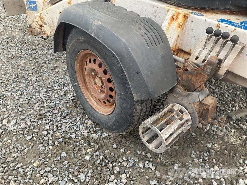 Dino 135TB Towable Lift Pótkocsira szerelt emelők és állványok