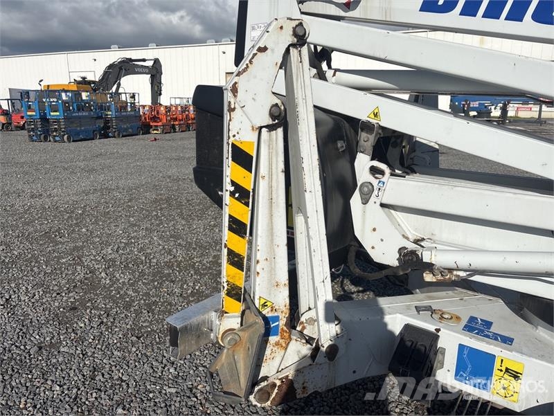Dino 210XT Towable Lift Вишки-причепи