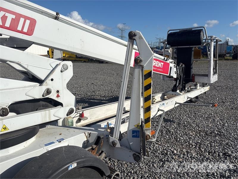 Dino 210XT Towable Lift Вишки-причепи