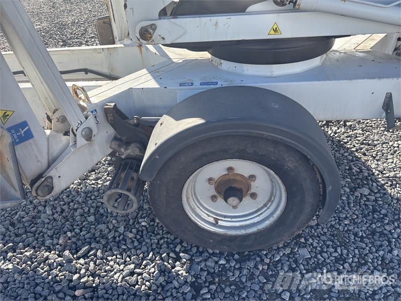 Dino 210XT Towable Lift Вишки-причепи