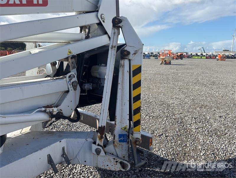 Dino 210XT Towable Lift Вишки-причепи