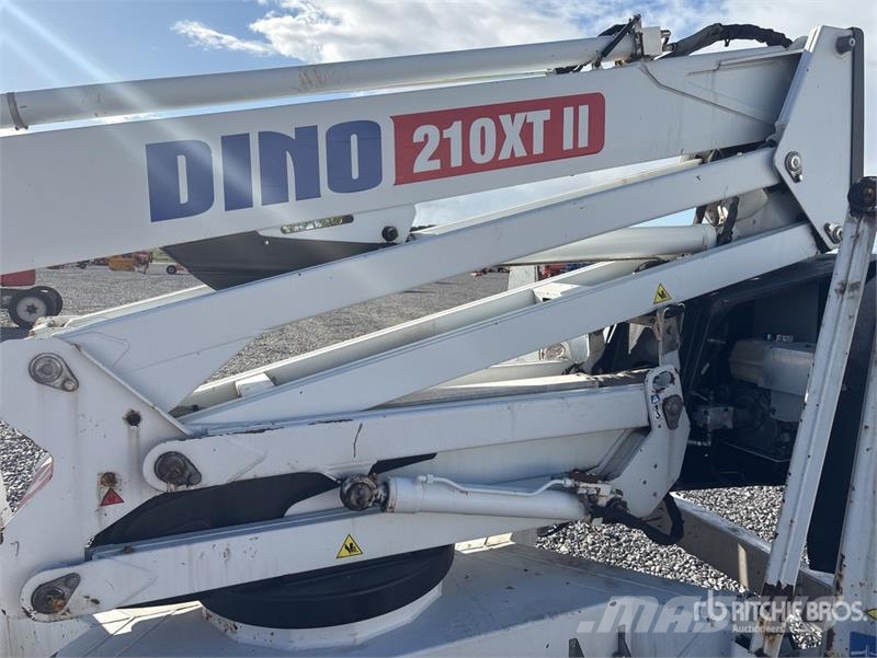 Dino 210XT Towable Lift Вишки-причепи