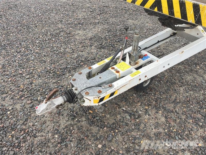Dino 260XTD Towable Lift (Inoperable) Järelveetavad korvtõstukid