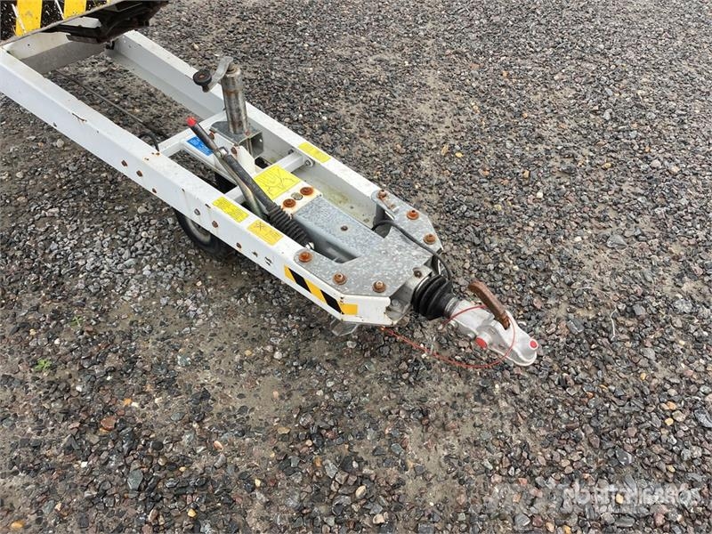 Dino 260XTD Towable Lift (Inoperable) Järelveetavad korvtõstukid
