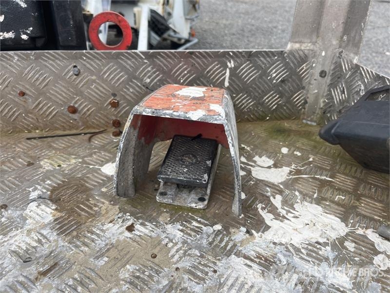 Dino 260XTD Towable Lift (Inoperable) Järelveetavad korvtõstukid