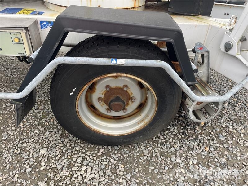 Dino 260XTD Towable Lift (Inoperable) Järelveetavad korvtõstukid