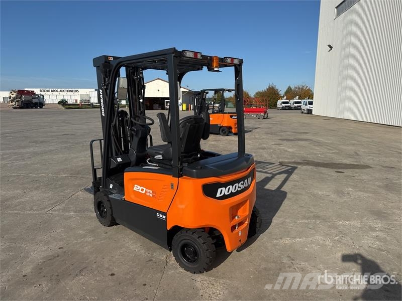 Doosan B20X-7 Plus 2000 kg Chariot Elevateur Electric For شاحنات ذات رافعات شوكية تعمل بالكهرباء