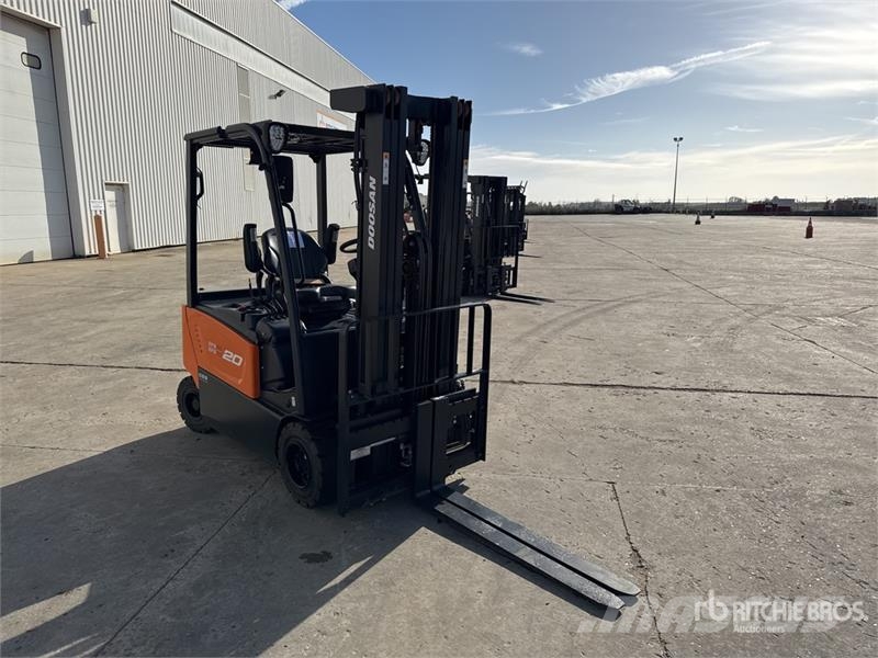 Doosan B20X-7 Plus 2000 kg Chariot Elevateur Electric For شاحنات ذات رافعات شوكية تعمل بالكهرباء