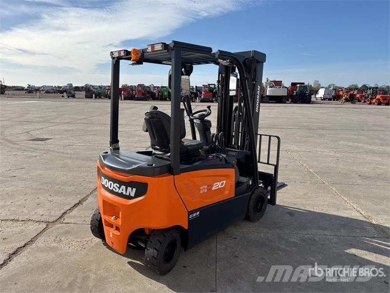 Doosan B20X-7 Plus 2000 kg Chariot Elevateur Electric For شاحنات ذات رافعات شوكية تعمل بالكهرباء