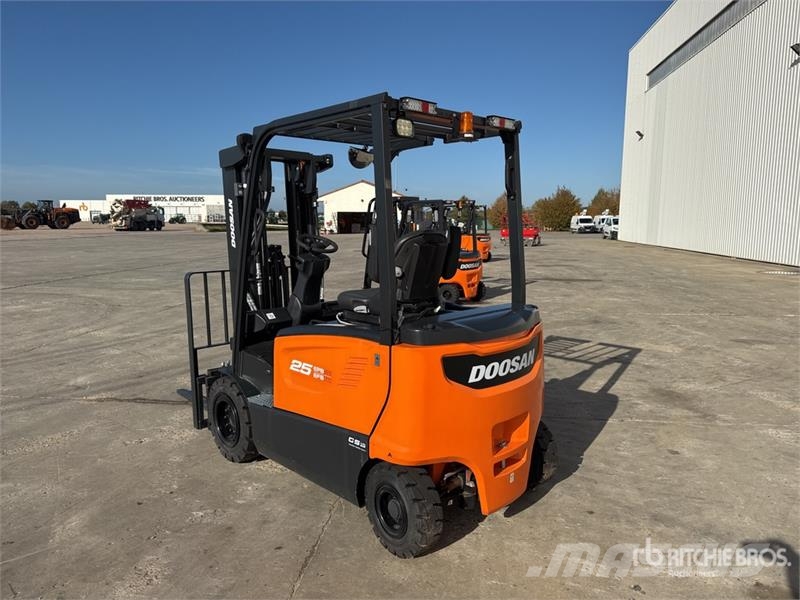 Doosan B25X-7 Plus 2500 kg Chariot Elevateur Electric For Electric forklifts