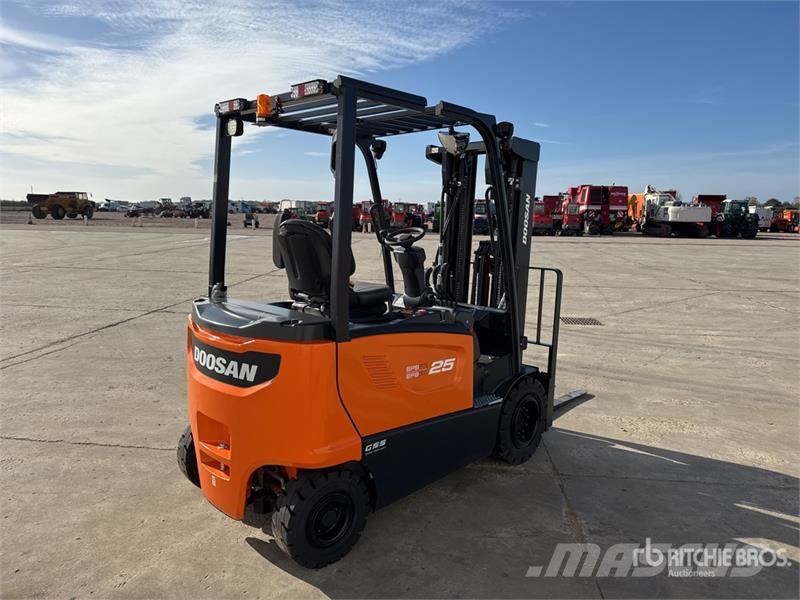 Doosan B25X-7 Plus 2500 kg Chariot Elevateur Electric For Electric forklifts