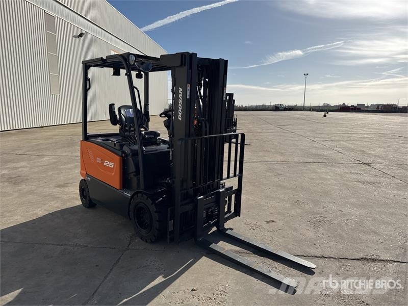 Doosan B25X-7 Plus 2500 kg Chariot Elevateur Electric For Electric forklifts