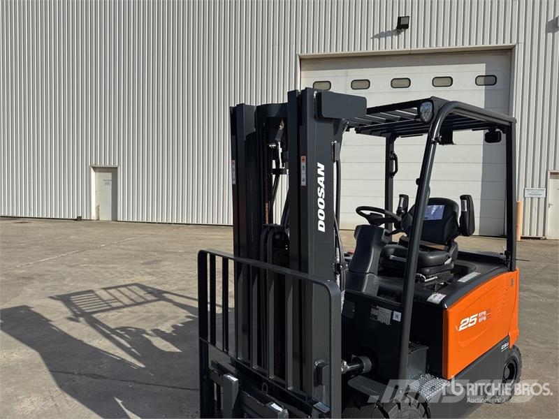 Doosan B25X-7 Plus 2500 kg Chariot Elevateur Electric For Electric forklifts