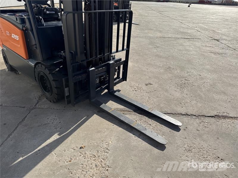 Doosan B25X-7 Plus 2500 kg Chariot Elevateur Electric For Electric forklifts