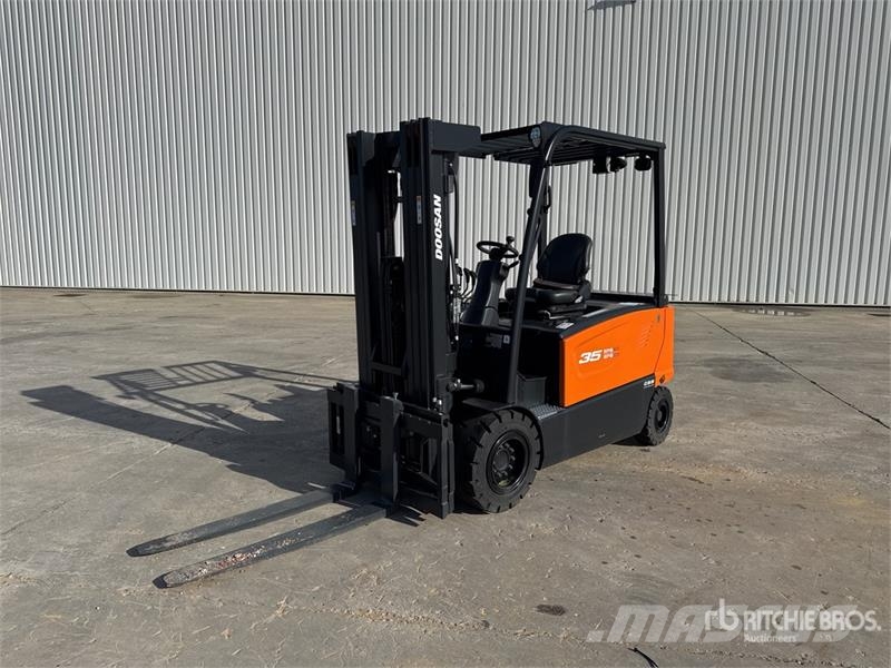 Doosan B35X-7 PLUS 3500 kg Chariot Elevateur Electric For شاحنات ذات رافعات شوكية تعمل بالكهرباء
