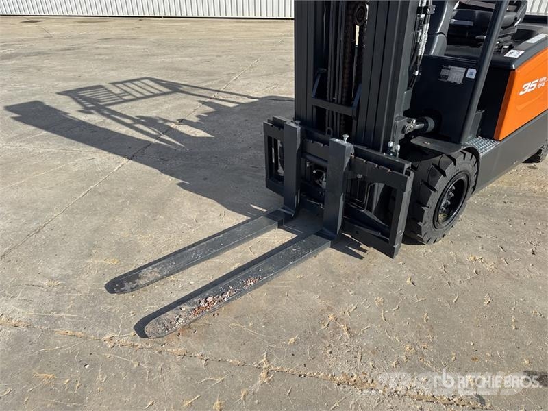 Doosan B35X-7 PLUS 3500 kg Chariot Elevateur Electric For شاحنات ذات رافعات شوكية تعمل بالكهرباء