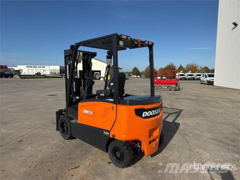 Doosan B35X-7 PLUS 3500 kg Chariot Elevateur Electric For شاحنات ذات رافعات شوكية تعمل بالكهرباء