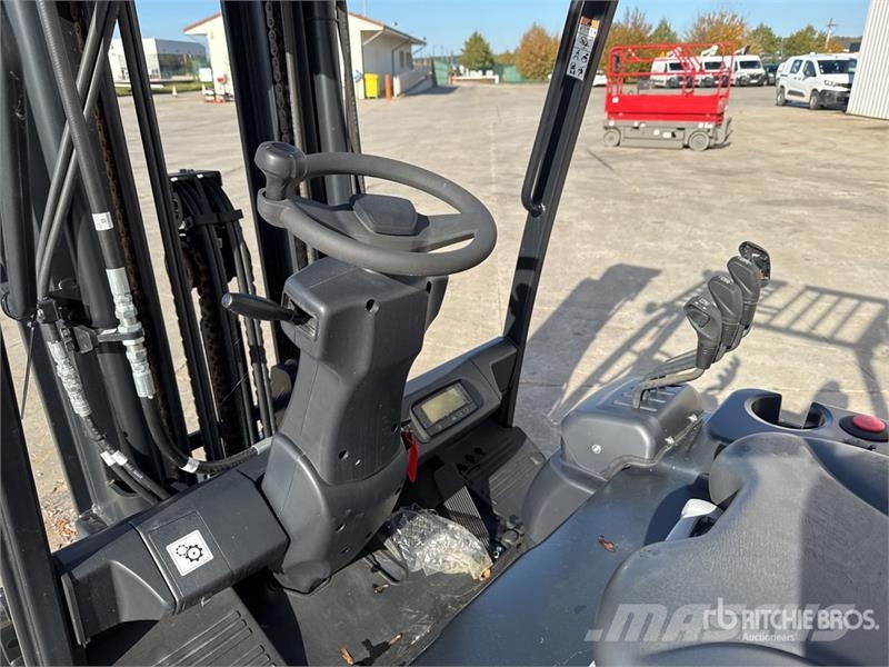 Doosan B35X-7 PLUS 3500 kg Chariot Elevateur Electric For شاحنات ذات رافعات شوكية تعمل بالكهرباء