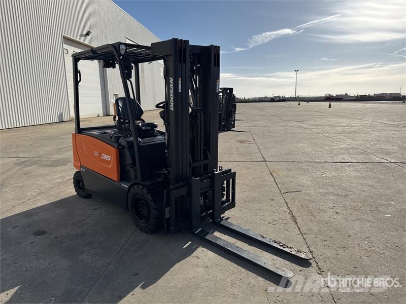 Doosan B35X-7 PLUS 3500 kg Chariot Elevateur Electric For شاحنات ذات رافعات شوكية تعمل بالكهرباء